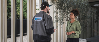Daikin-Stand-by-Me-Certified_Partner-with-customer.jpg