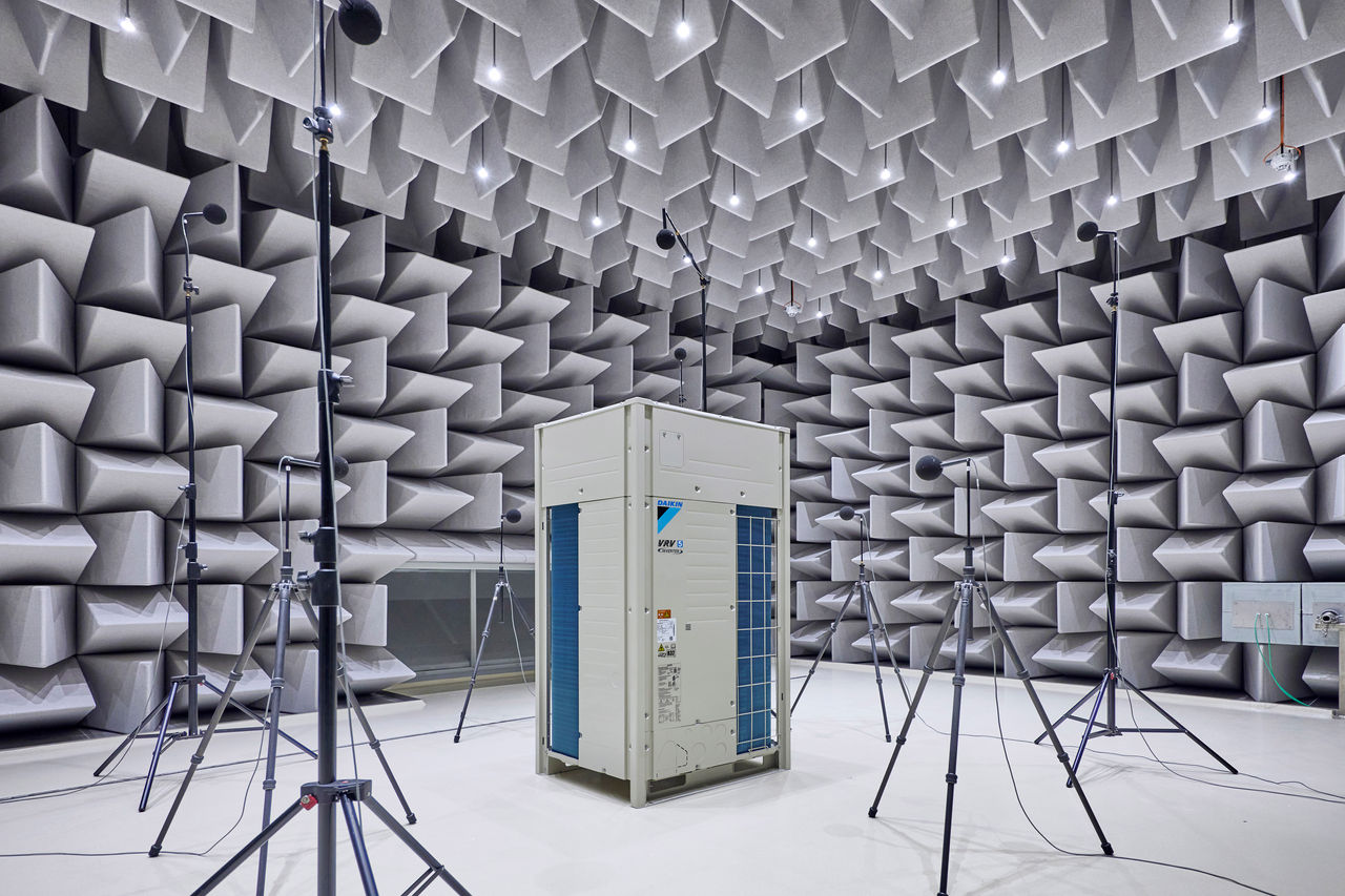 The EDC in Ghent comprises a total of 23 test rooms, including sound test rooms where, for example, the noise level of heat pumps is tested. © Daikin 