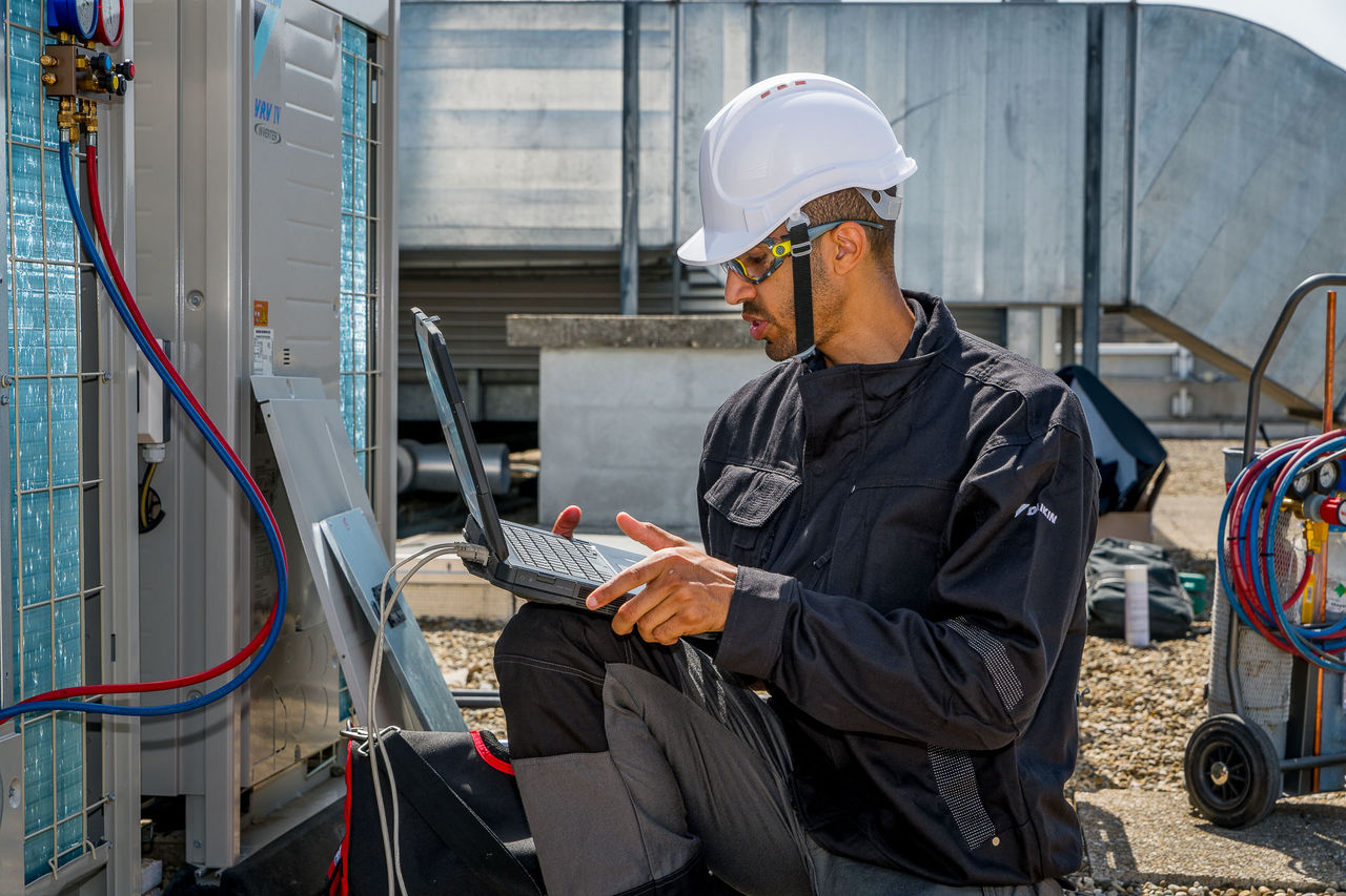 VRV technician